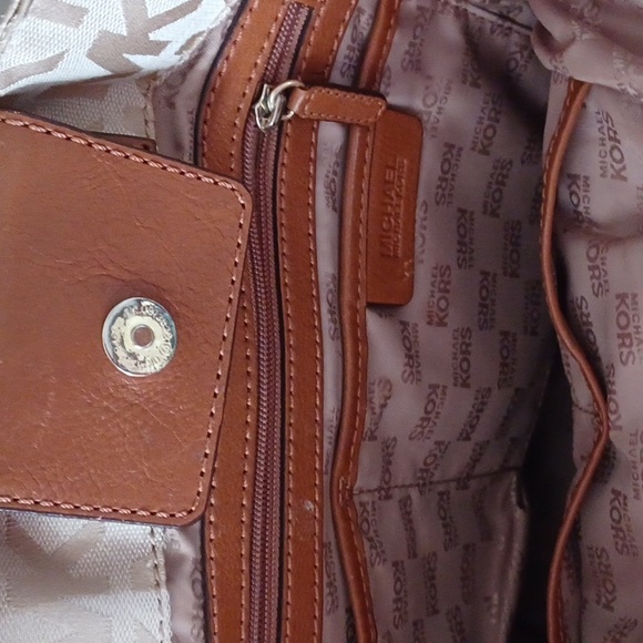 Michael Kors bag - Picture 8 of 14